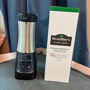 ❤️ Dual Salt & Pepper Mill by BEAUMAC’s Comfort Kitchen.  New in original box